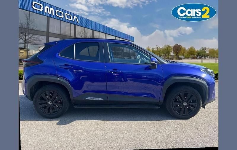 Used Toyota Yaris Cross Design 113 HP (83 kW) 2024 Blue SUV