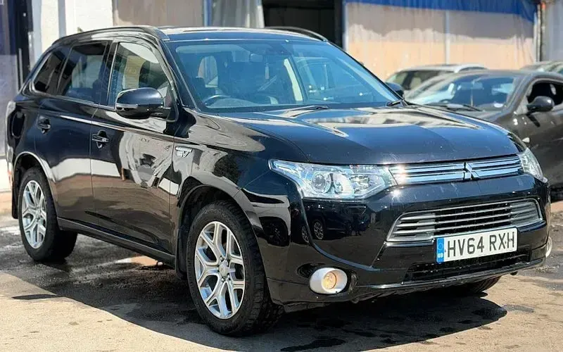 Used Mitsubishi Outlander P-HEV 121 HP (88 kW) 2015 Estate