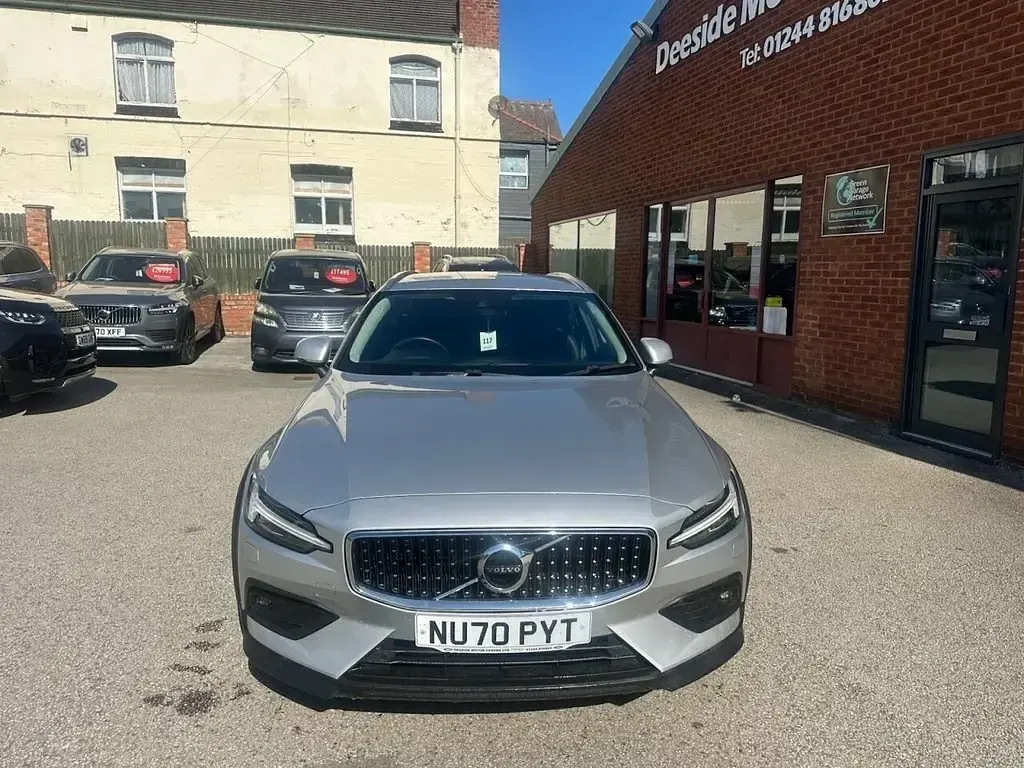 Usado Volvo V60 CC Plus 190 CV (139 kW) 2020 Plateado Familiar