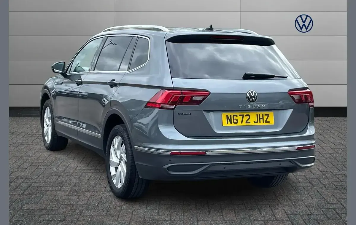 Second-hand VW Tiguan Allspace Life 150 CP (110 kW) 2023 Gri SUV