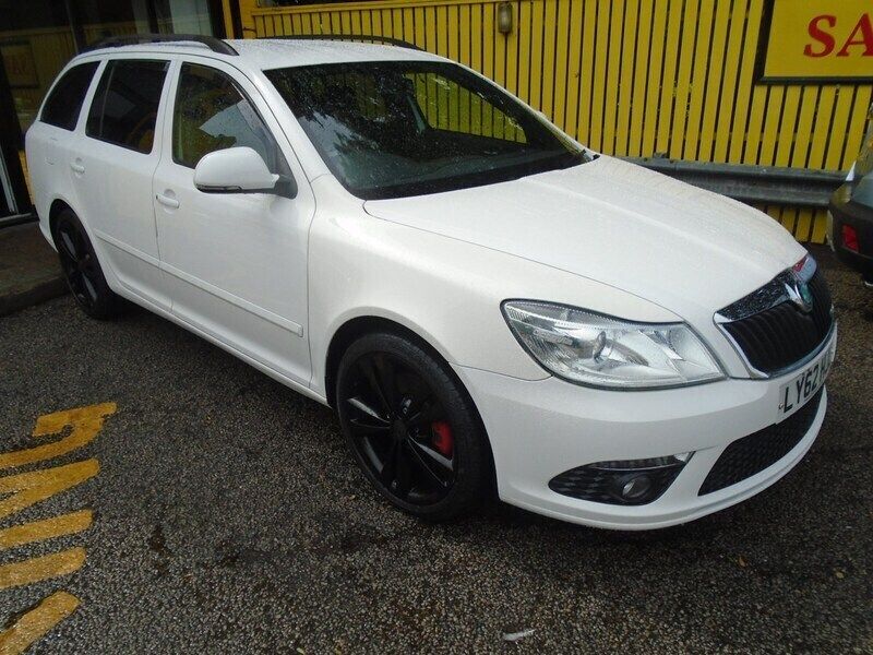 White Used 2013 Skoda Octavia vRS Estate | £5,995 (Fair price) - Image 1/4
