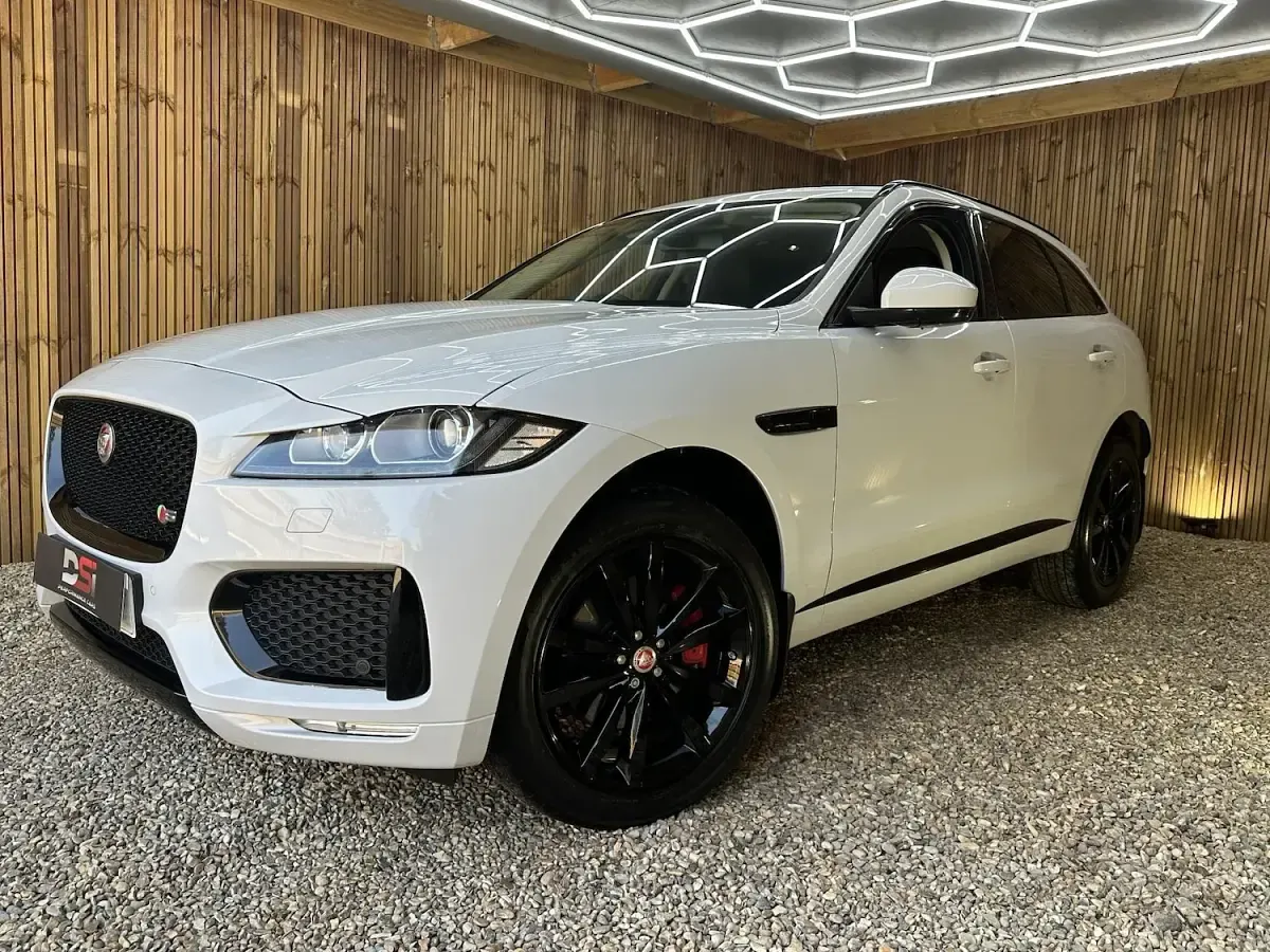 Used Jaguar F-Pace Supercharged 380 HP (279 kW) 2017 White SUV