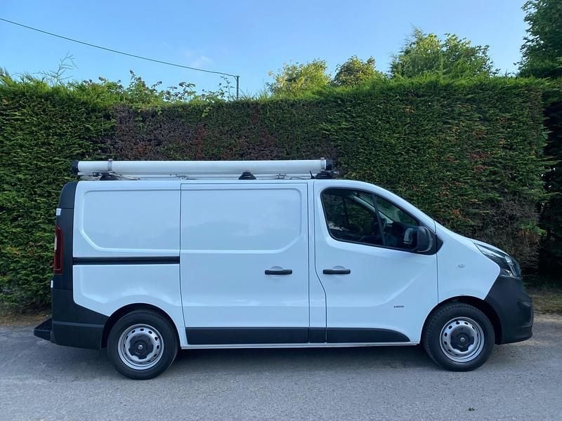 Used Vauxhall Vivaro 95 HP (69 kW) 2017 White MPV