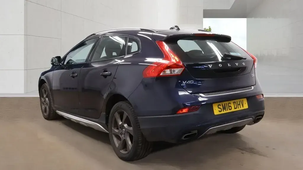 Begagnad Volvo V40 SE 2016 Blå Halvkombi
