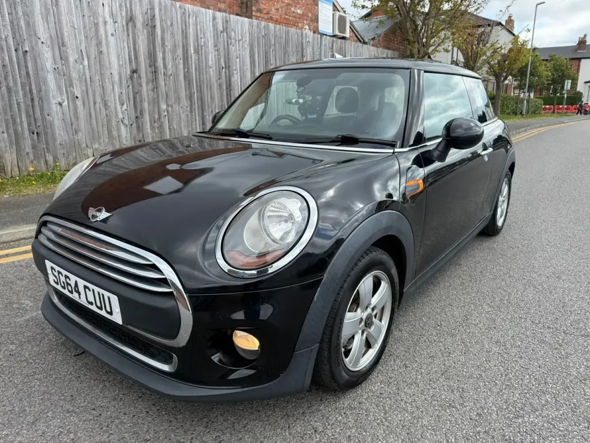 Begagnad Mini ONE Hatch 2014 Svart Halvkombi