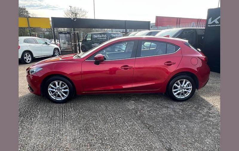 Used Mazda 3 117 HP (86 kW) 2016 Red Hatchback