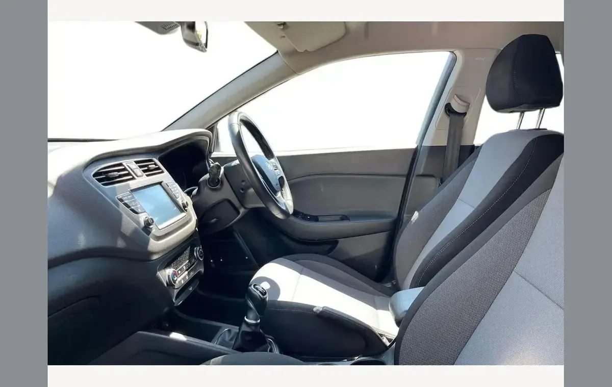 Used Hyundai i20 Premium 100 HP (73 kW) 2018 Grey Hatchback