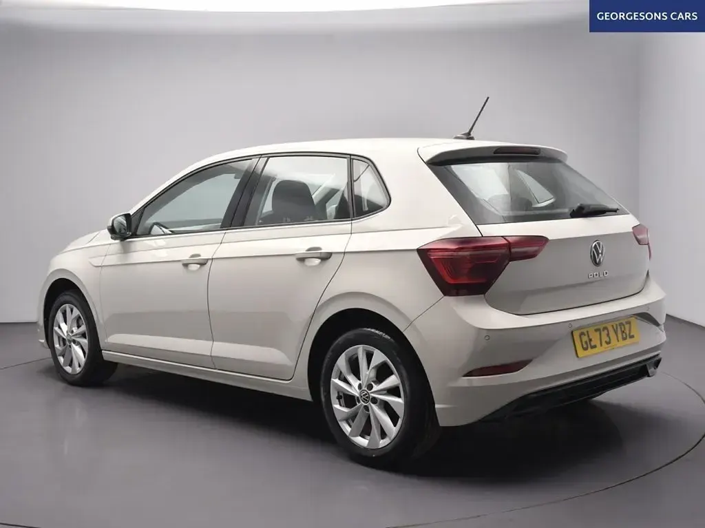 Usado VW Polo Style 95 CV (69 kW) 2023 Gris Utilitario