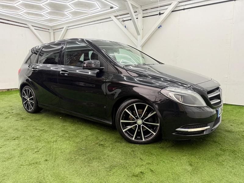 Begagnad Mercedes B180 109 HK (80 kW) 2014 Svart Minibuss