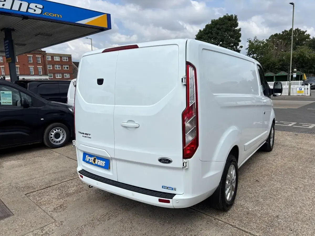 Used Ford Transit Custom Limited 130 HP (95 kW) 2023 White Van
