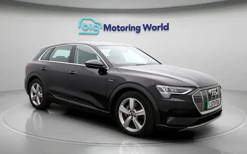 Usado Audi e-tron 230 kW (313 HP) 2021 Preto SUV