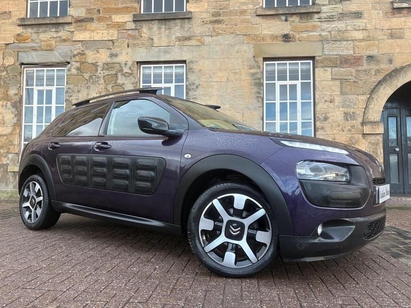 Used Citroën C4 Cactus Flair 2015 Mauve/purple Hatchback