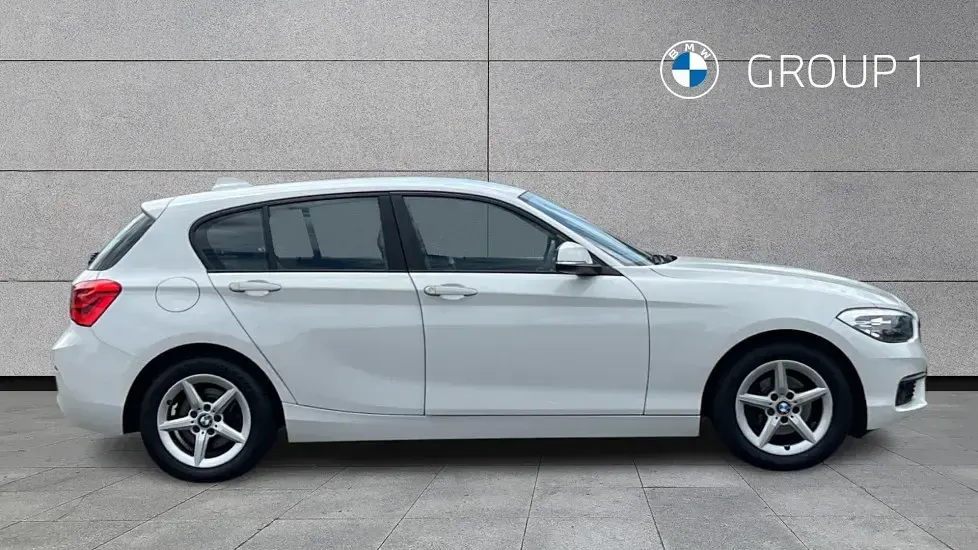 Used BMW 118 Comfort Edition 134 HP (98 kW) 2018 White Hatchback
