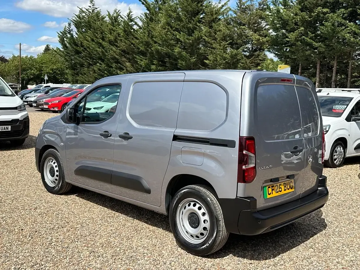Used Vauxhall Combo 100 kW (136 HP) 2025 Grey MPV