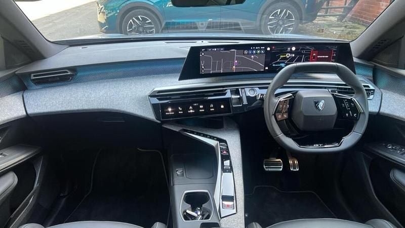 Used Peugeot e-3008 GT 152 kW (207 HP) 2025 Grey SUV