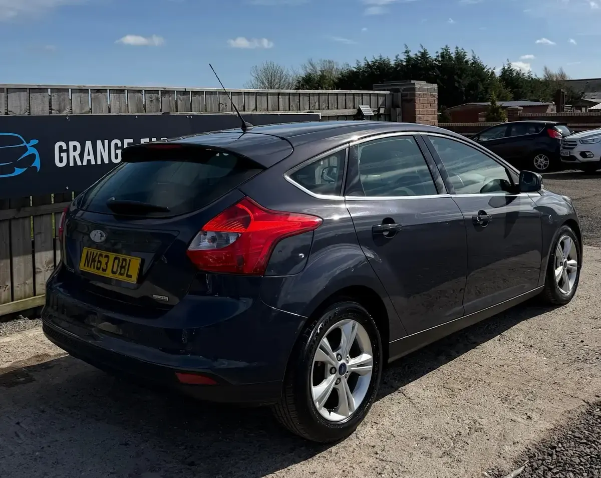 Used Ford Focus Zetec 115 HP (84 kW) 2013 Grey Hatchback