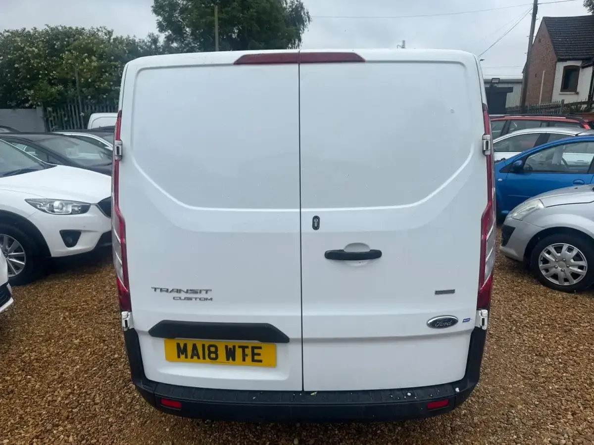 Used Ford Transit Custom 105 HP (77 kW) 2018 White Van