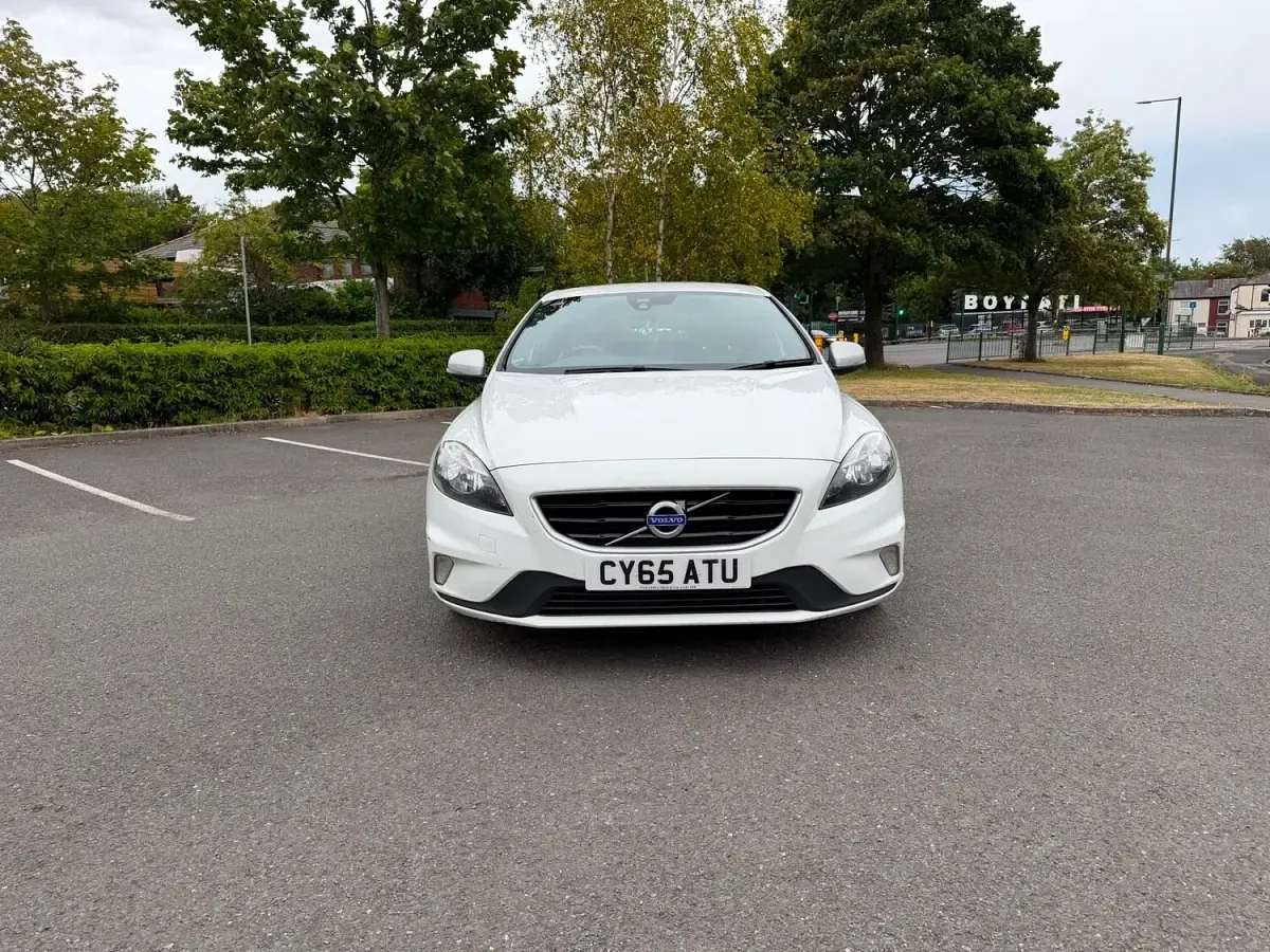Used Volvo V40 R-Design 2015 White Hatchback