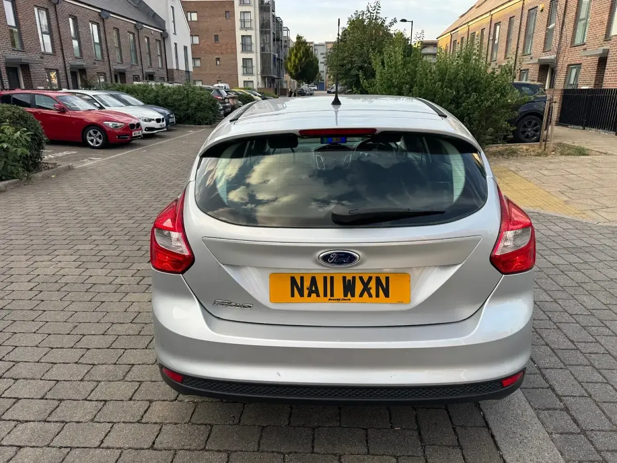 Used Ford Focus 125 HP (91 kW) 2011 Silver Hatchback