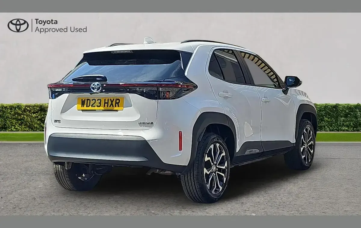 Used Toyota Yaris Cross Design 113 HP (83 kW) 2023 White SUV