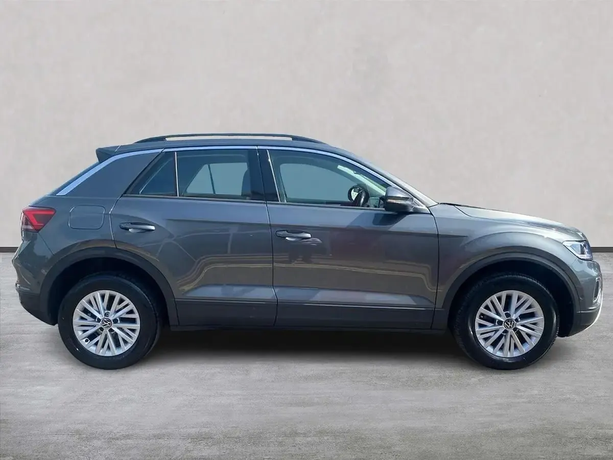 Used VW T-Roc Life 150 HP (110 kW) 2023 Grey SUV