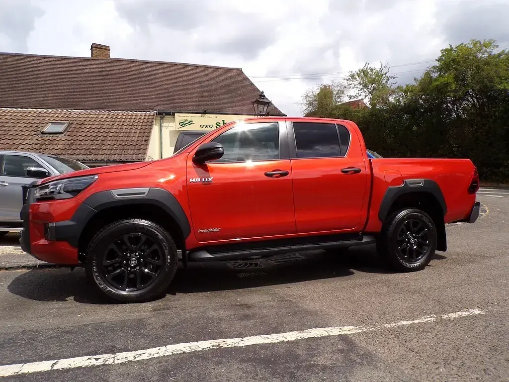Used Toyota HiLux 204 HP (150 kW) 2025 Orange Pickup