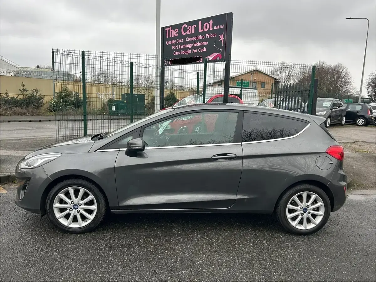 Used Ford Fiesta Titanium 125 HP (91 kW) 2018 Grey Hatchback