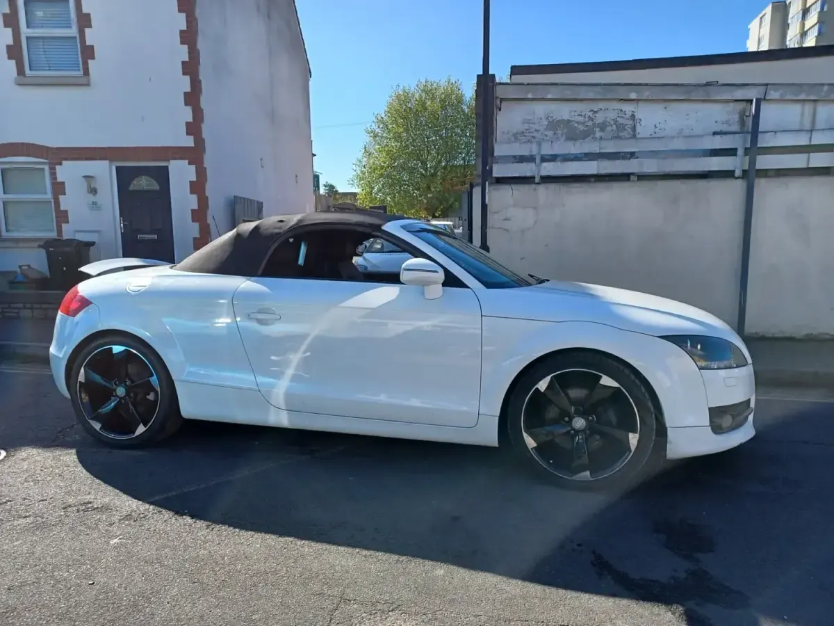 Begagnad Audi TT 160 HK (117 kW) 2009 Vit Sportkupé