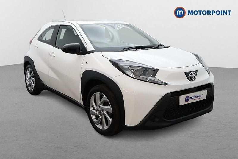 Used Toyota Aygo X PURE 2023 White SUV