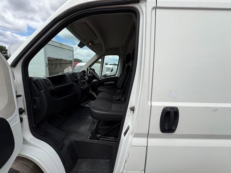 Begagnad Peugeot Boxer 2021 Vit Van