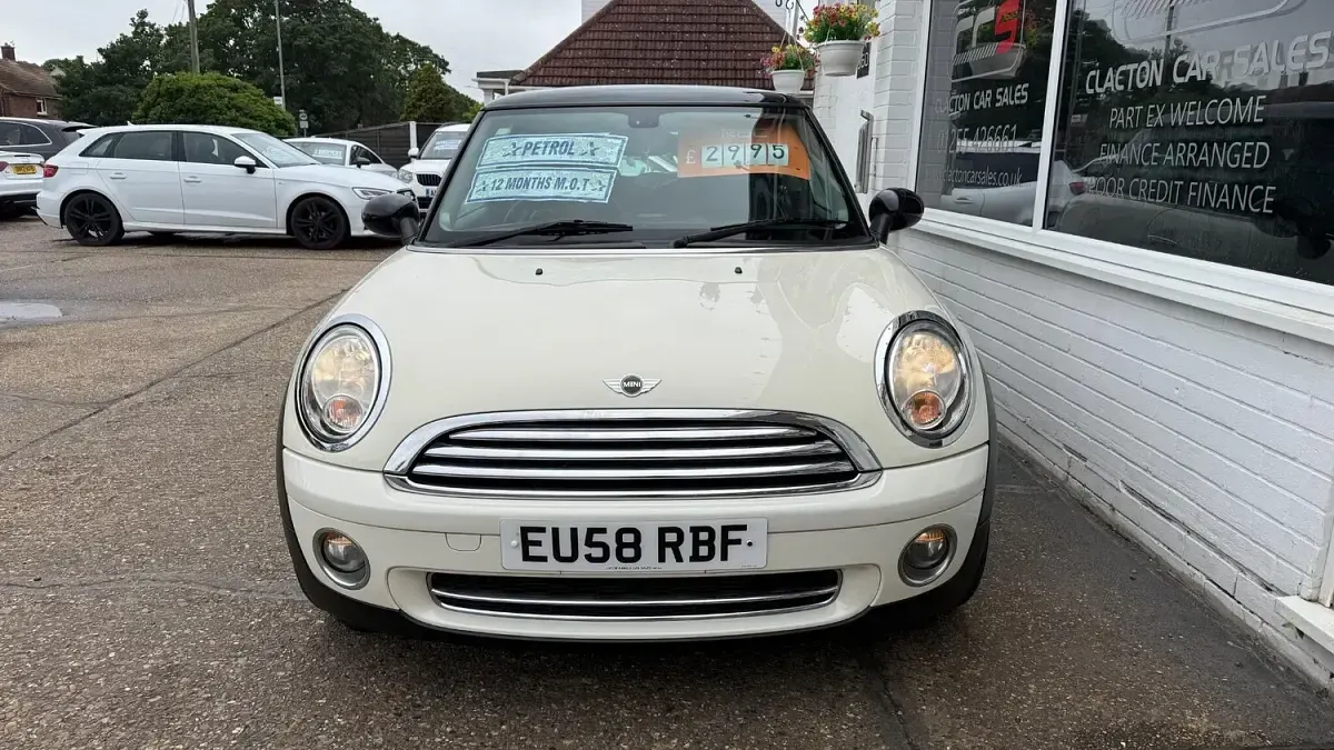 Used Mini Cooper Hatch 2009 White Hatchback