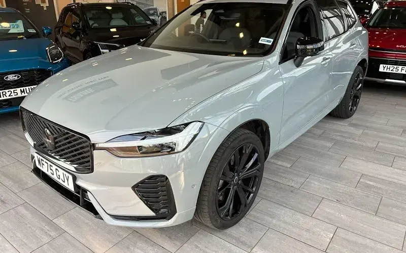 Używany Volvo XC60 Plus 250 KM (183 kW) 2026 SUV