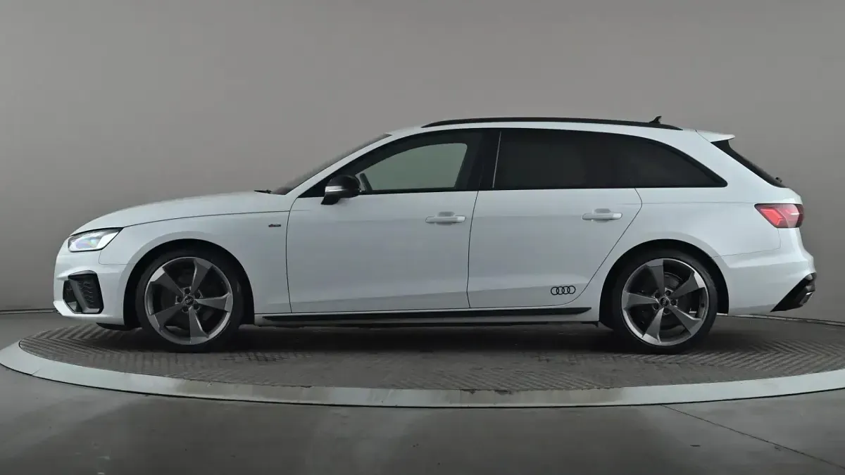 Used Audi A4 Black Edition 150 HP (110 kW) 2021 White Estate