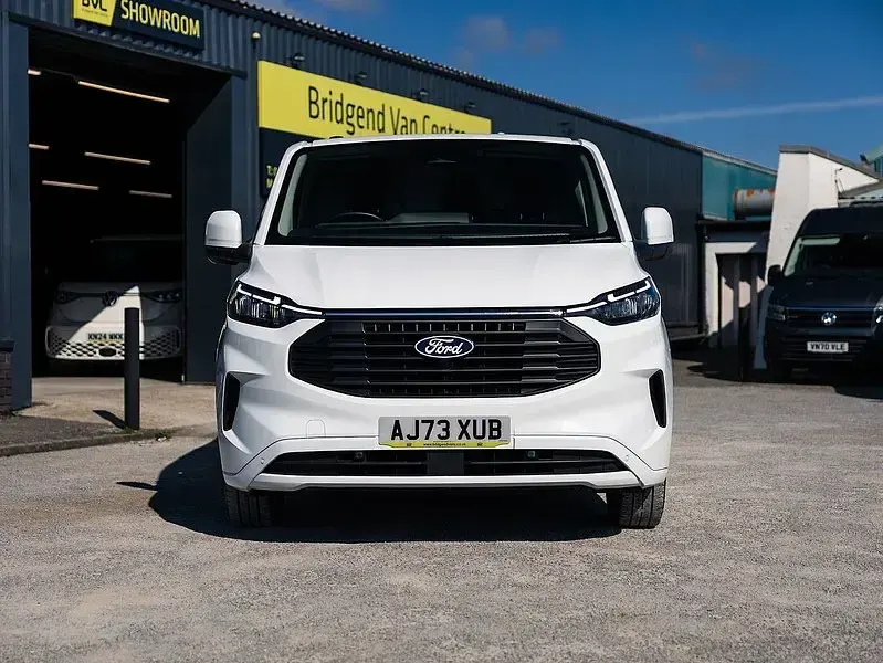 Used Ford Transit Custom Limited 136 HP (100 kW) 2024 White Van