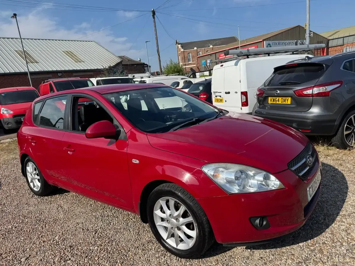 Used Kia Ceed 120 HP (88 kW) 2009 Red Hatchback