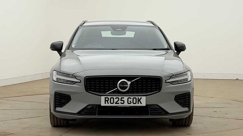 Used Volvo V60 Plus 345 HP (253 kW) 2025 Grey Estate
