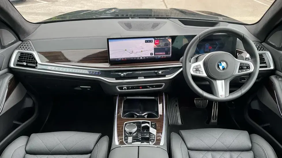 New BMW X7 M Sport 352 HP (258 kW) 2026 Black sapphire SUV