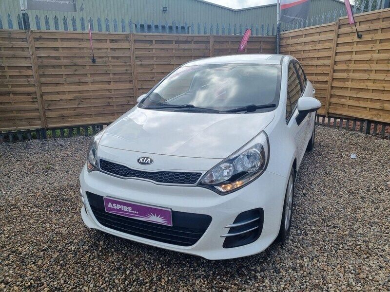 White Used 2016 Kia Rio 2 Hatchback | £5,595 (Fair price) - Image 1/4