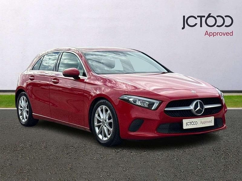 Used Mercedes A180 Executive 134 HP (98 kW) 2019 Red Hatchback