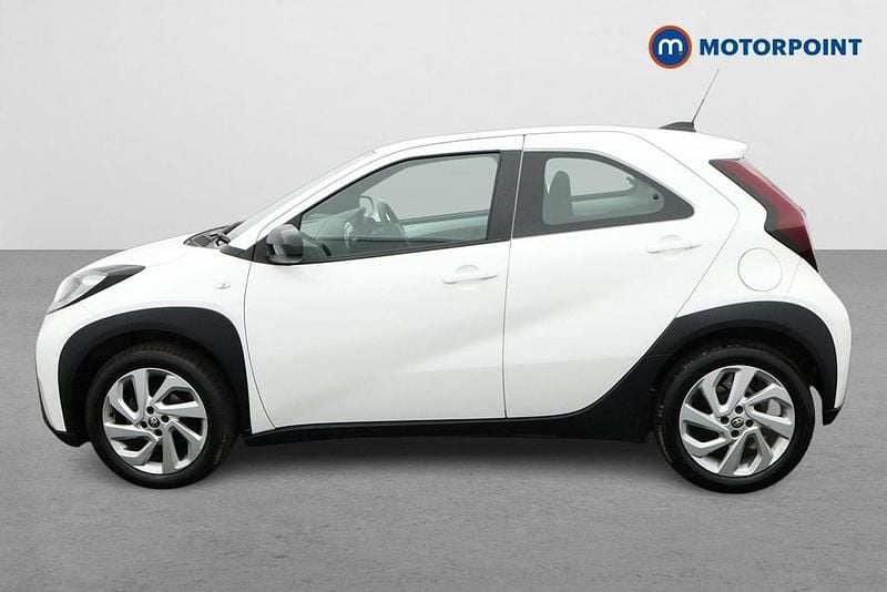 Used Toyota Aygo X PURE 72 HP (52 kW) 2024 White SUV