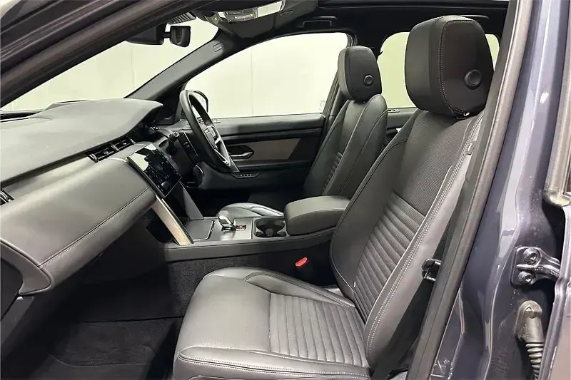 Used Land Rover Discovery 5 HSE Dynamic 201 HP (147 kW) 2025 Blue SUV