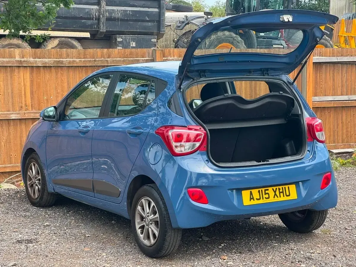 Used Hyundai i10 Premium 87 HP (63 kW) 2015 Blue Hatchback