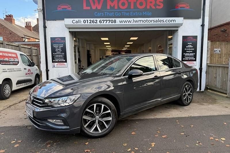 Used 2020 VW Passat SEL Estate | £14,995 (Good price) - Image 1/1