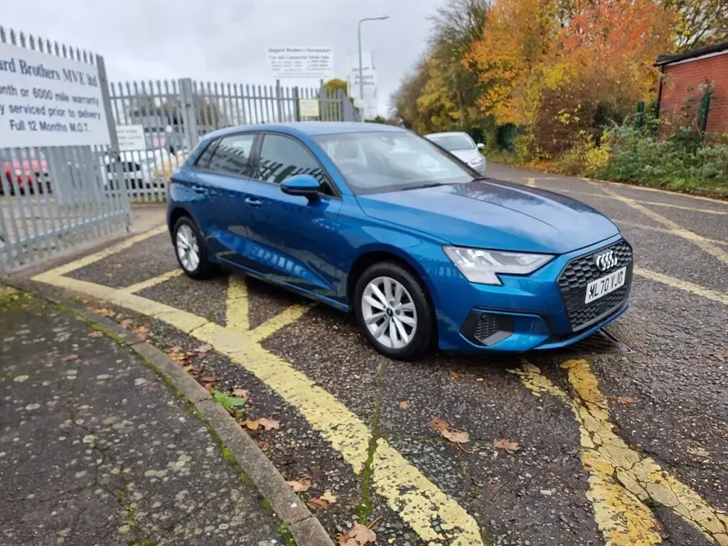 Used Audi A3 Sportback Comfort 150 HP (110 kW) 2020 Mettalic atoll blue Hatchback