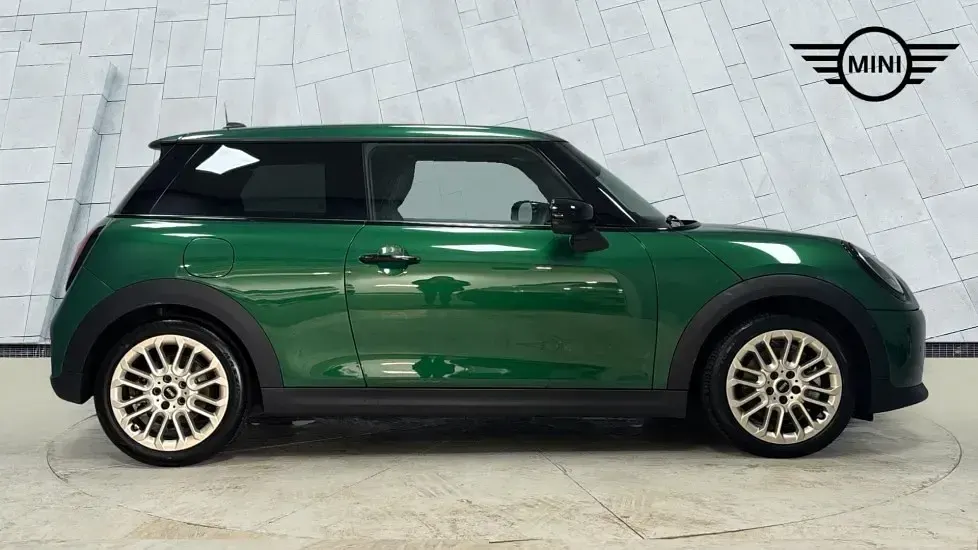 Used Mini Cooper Hatch 154 HP (113 kW) 2024 Green Hatchback