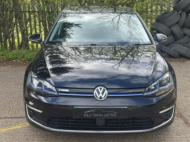 Begagnad VW e-Golf 100 kW (136 HK) 2020 Svart Halvkombi