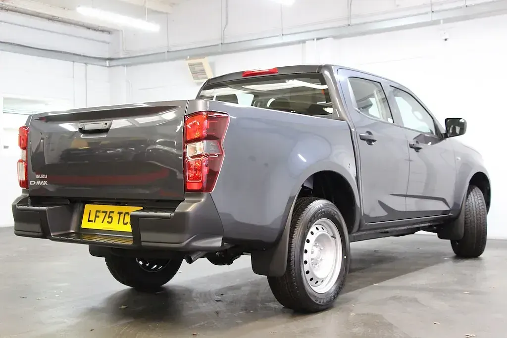 New Isuzu D-Max 163 HP (119 kW) 2025 Grey Pickup