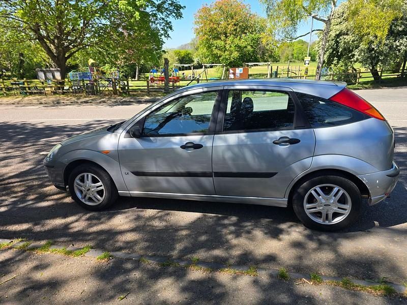 Usado Ford Focus Zetec 2004 Prateado Citadino