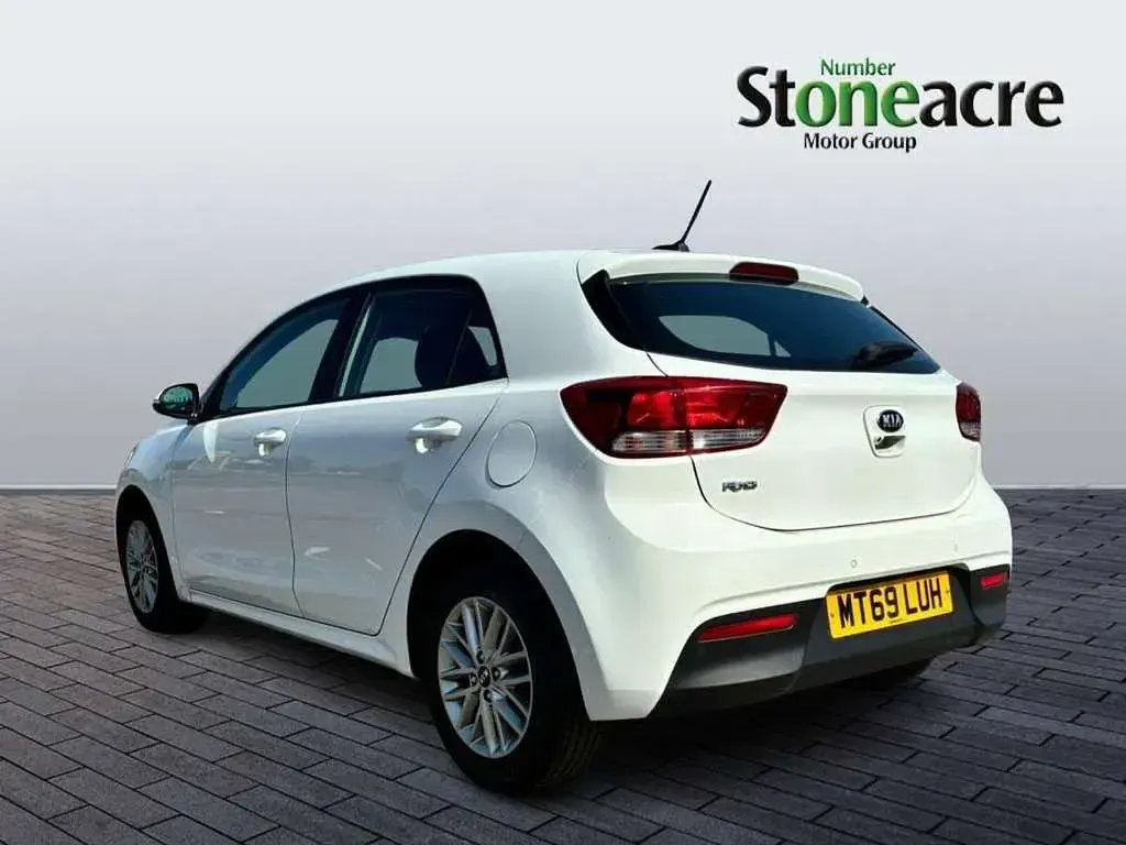 Used Kia Rio 84 HP (61 kW) 2019 White Hatchback