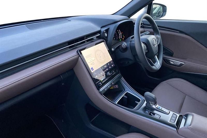 Used Lexus LBX 136 HP (100 kW) 2024 Silver SUV